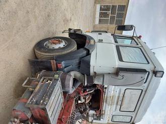 کامیون ۲۰ کشنده ایویکو ۳۳۰ - 1