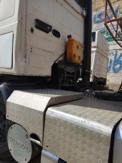کامیون ۲۰ کشنده ولوو F 12 - 1